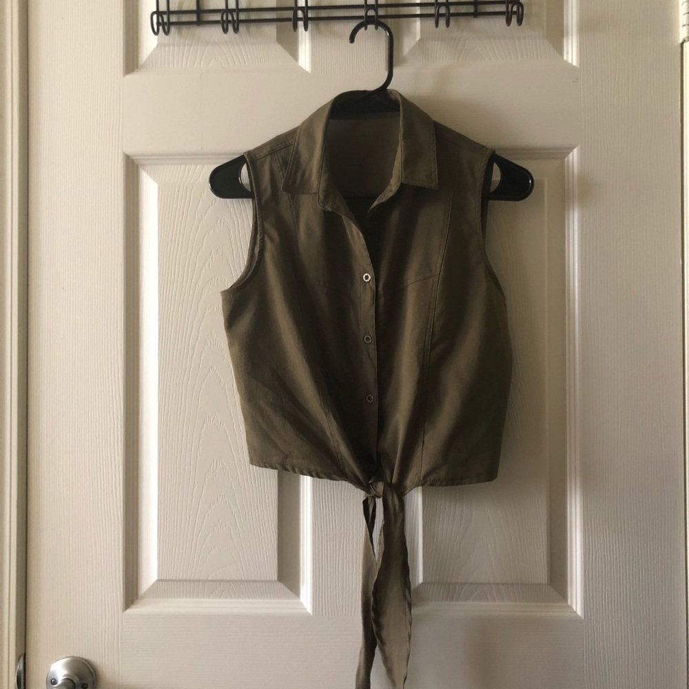 Crop Sleeveless Top